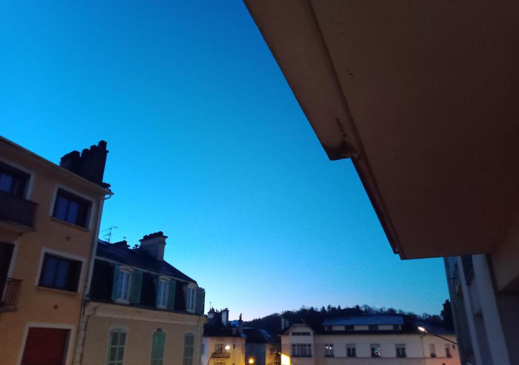 XIV Juillet Apartment | Joli T1 avec Balcon & Parking proche gare de Pau