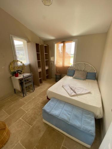 Saint-Maurice-la-Clouere House | La chambre solaire à la ferme