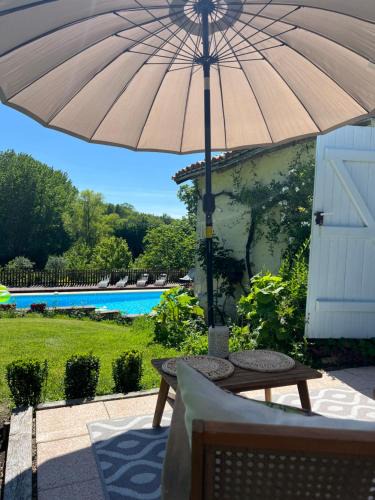 Saint-Romain House | La Colline de Tilleul - De La Colline 4 STAR RATED - Beautiful Cottage Near Aubeterre