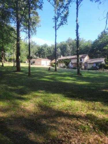 Lacropte Bed & Breakfast | La Forêt des Trois Hiboux - Le Clos Napoleon Bed&Breakfast