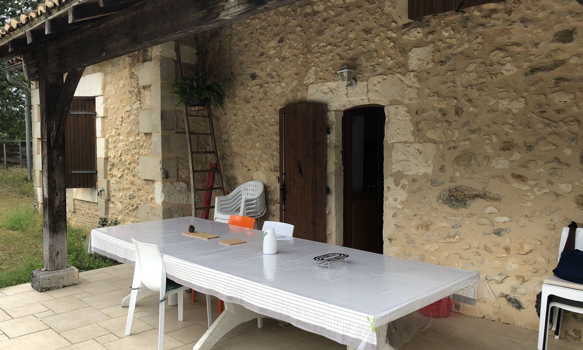 Sourzac House | La Longère en Périgord: house with swimming pool for vacations in the countryside.