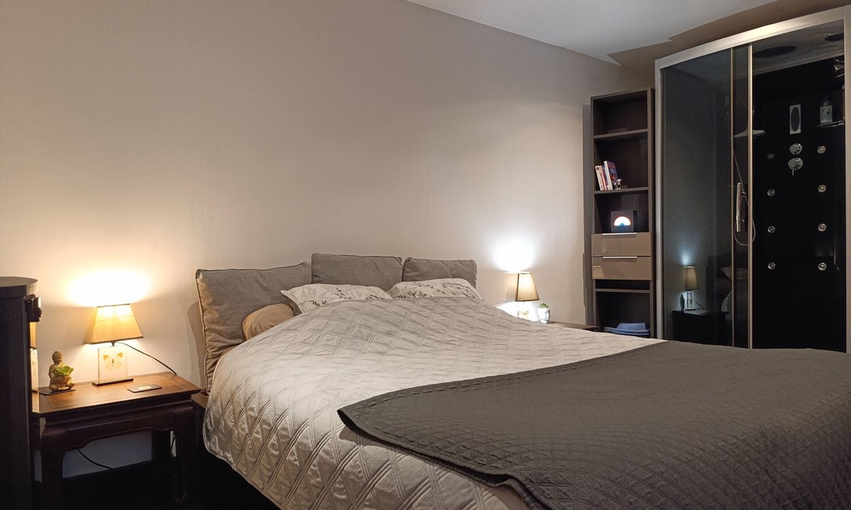 Soyaux Apartment | La Parenthèse Furnished apartment, Terrace, Garden. PKG Free Netfix BOx TV.