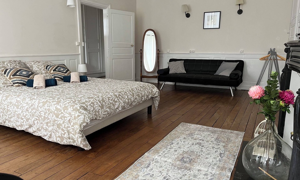 Aubusson Apartment | LA VILLA LOUANA 2, apartment 100 m 2, old-fashioned charm, high standing