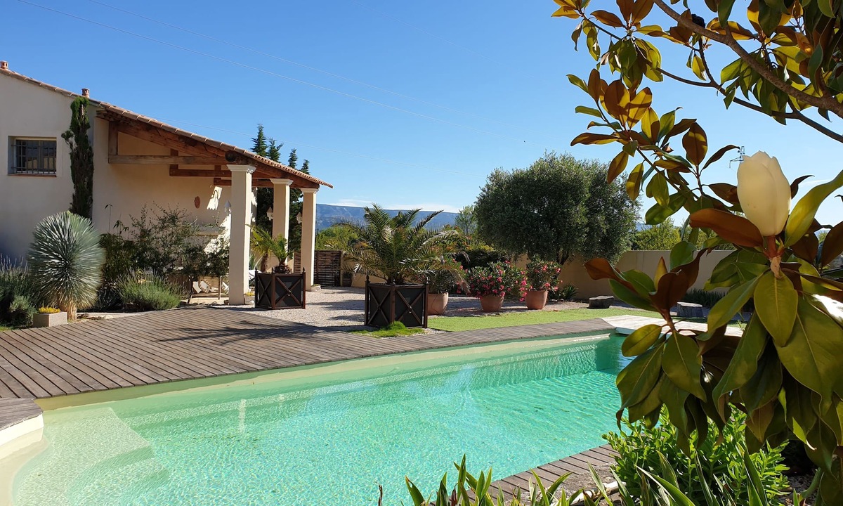 Alleins Cottage | Lamanderie in Provence; Hacienda type house between Alpilles and Luberon