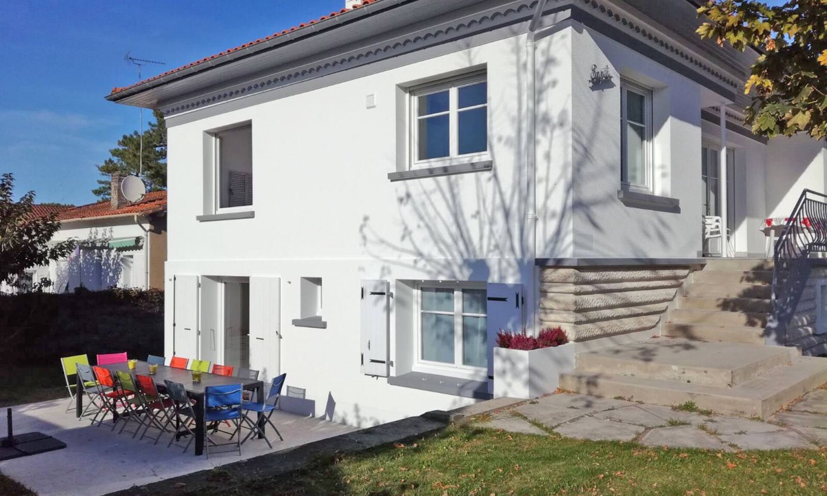 Ronce-les-Bains Villa | Large 5-bedroom villa, in the heart of town, close to the sea and shops, walking distance to the beach