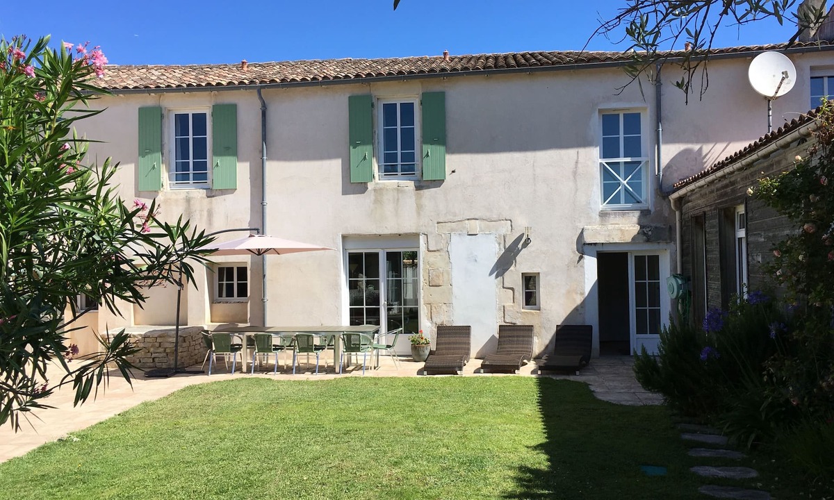 La Couarde-sur-Mer House | Large charming house in the heart of the village of Couarde close to the beaches .