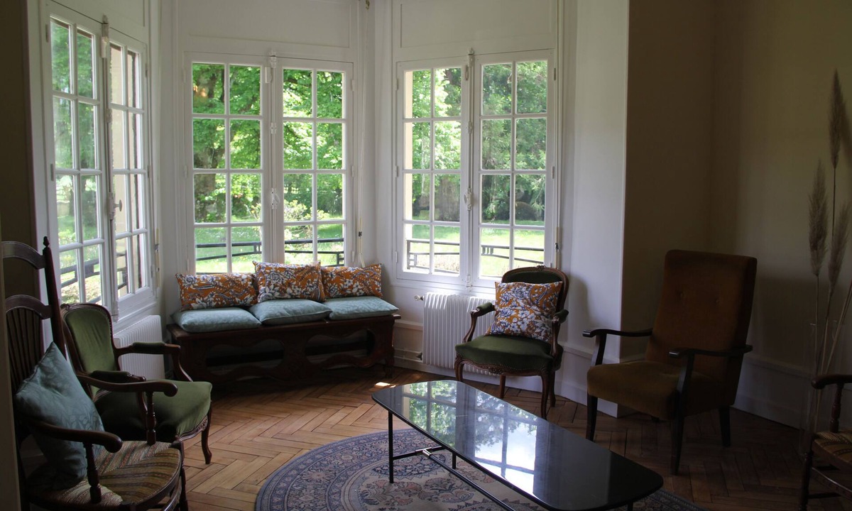Sabres House | Large renovated 1920s villa