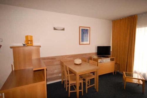 Eaux-Bonnes Apartment | LE CHALET - Piscine 8 - Studio pour 4 Personnes MAE-8894