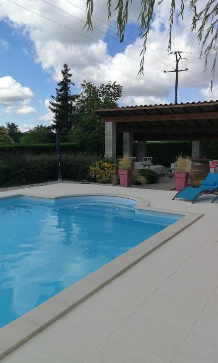 Rochefoucauld - Porte du Perigord Bed & Breakfast | Le cheminblanc suite parentale