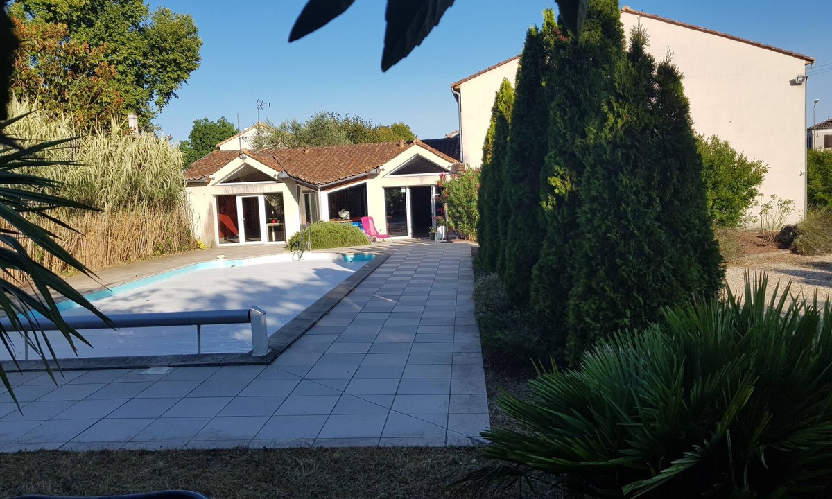 Boutenac-Touvent Hotel | Le Relais De Touvent