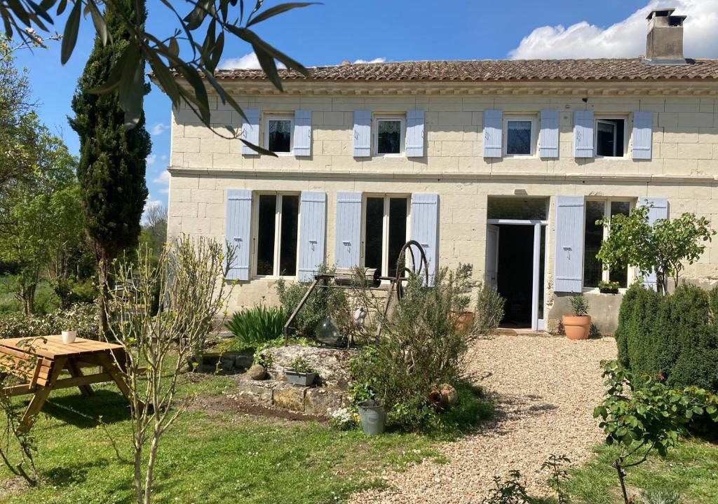 Saint-Dizant-du-Gua House | Les Ganivelles