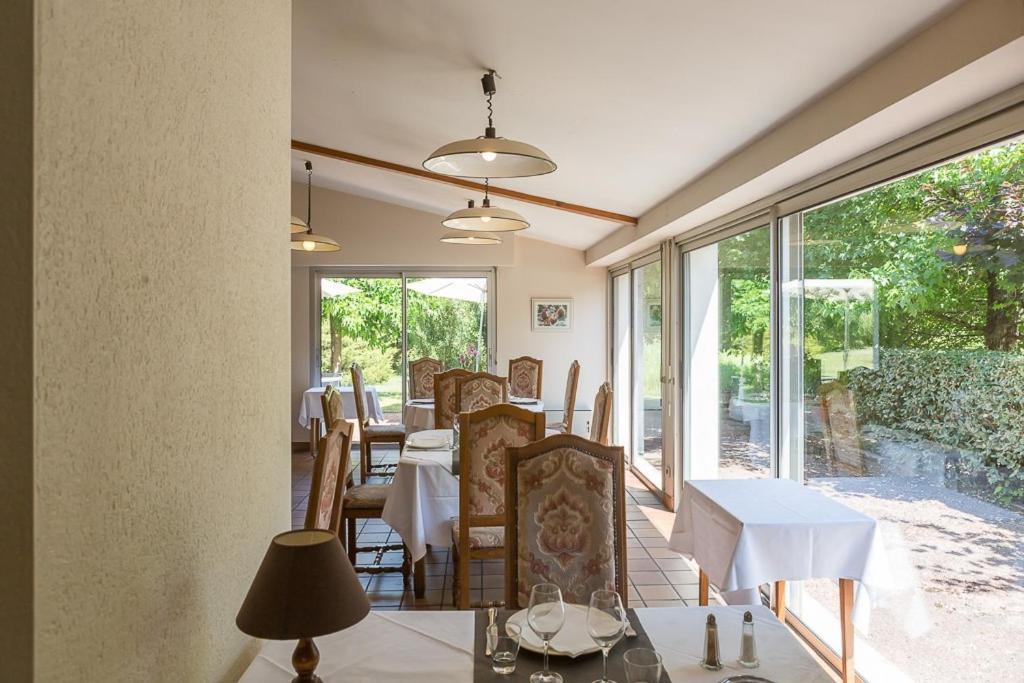 Etauliers Hotel | LES PLATANES
