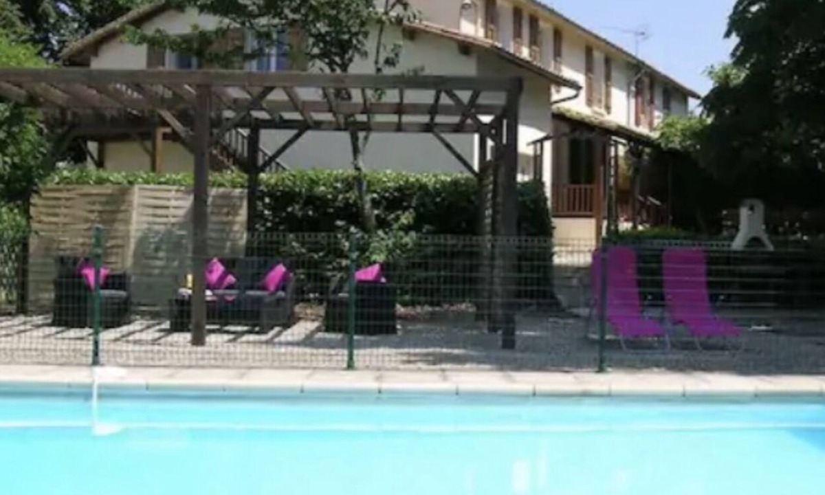 Clussais-la-Pommeraie Villa | Les Roseries Boutique Gite with Garden and Pool