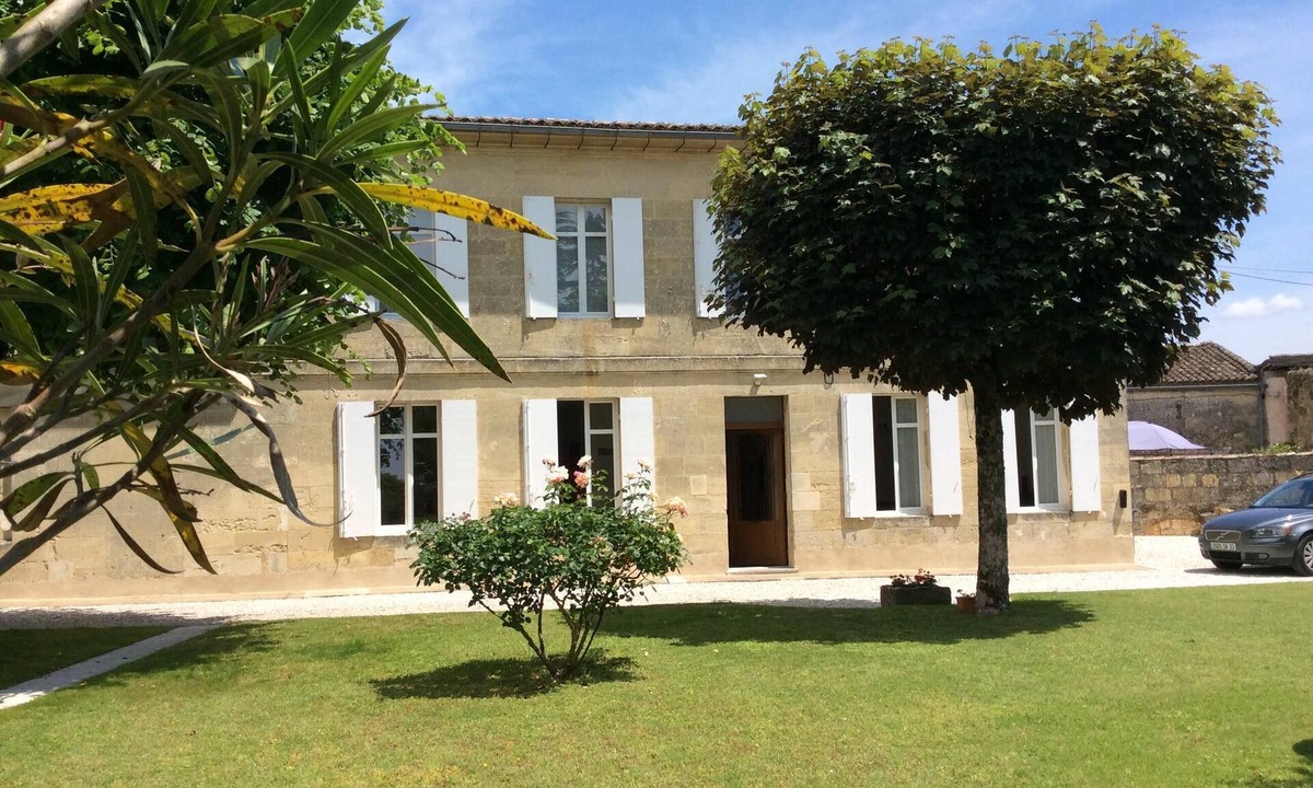 Saint-Emilion House | Logis de Villemaurine Gîte Stone house* in the heart of St Emilion 2 to 8 pers.