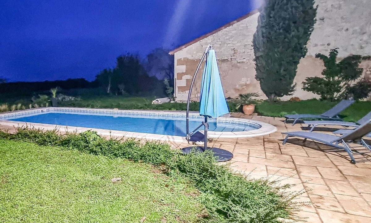 Saint-Sulpice-de-Cognac House | Look forward to a special vacation in charming walls.