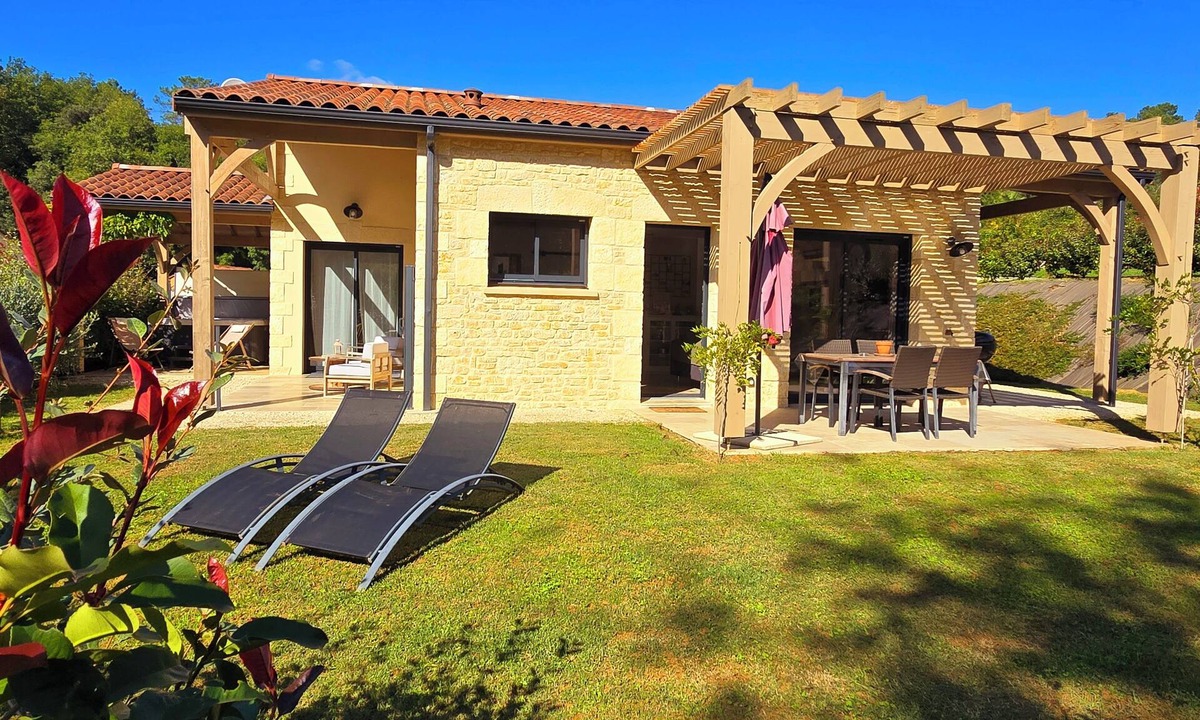 Carsac-Aillac House | LOU MIYA - Gîte Périgourdin 5kms from SARLAT, Air-conditioned, Jacuzzi