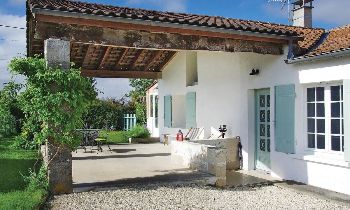 Saint-Fort-sur-Gironde House | Lovely home in St Fort sur Gironde