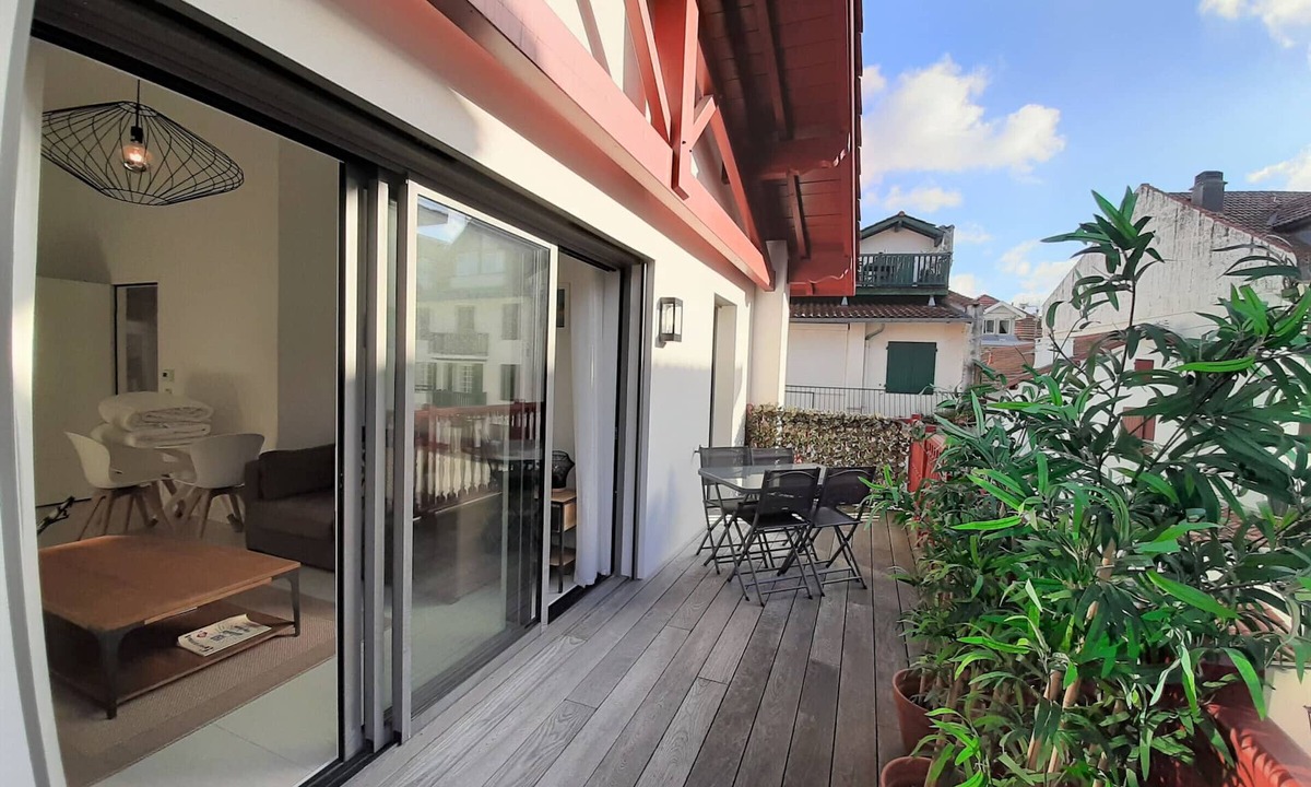 Saint-Jean-de-Luz City Center Apartment | Luxury Apartment in Heart of Saint-Jean-de-Luz, 200m from Beach