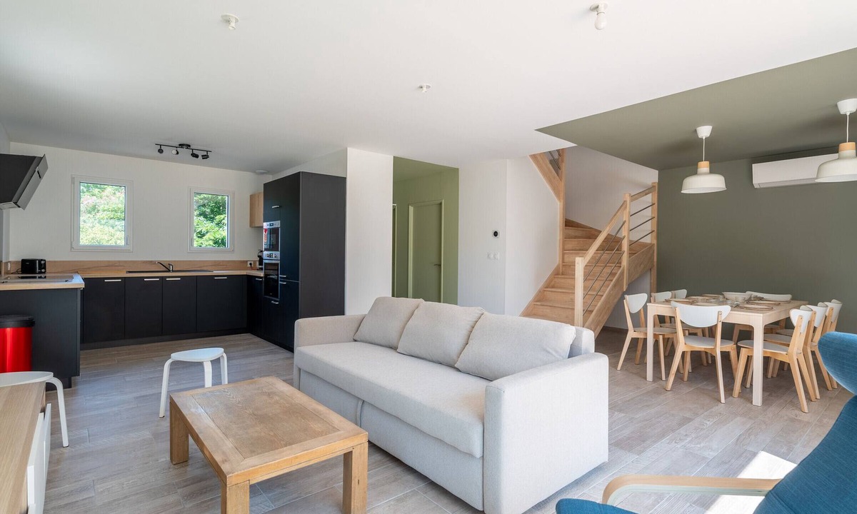 Biscarrosse Plage House | Luxury Beach House Near Surf Schools with A/C, Wi-Fi & Terrace – Sleeps 8, Cleaning Included