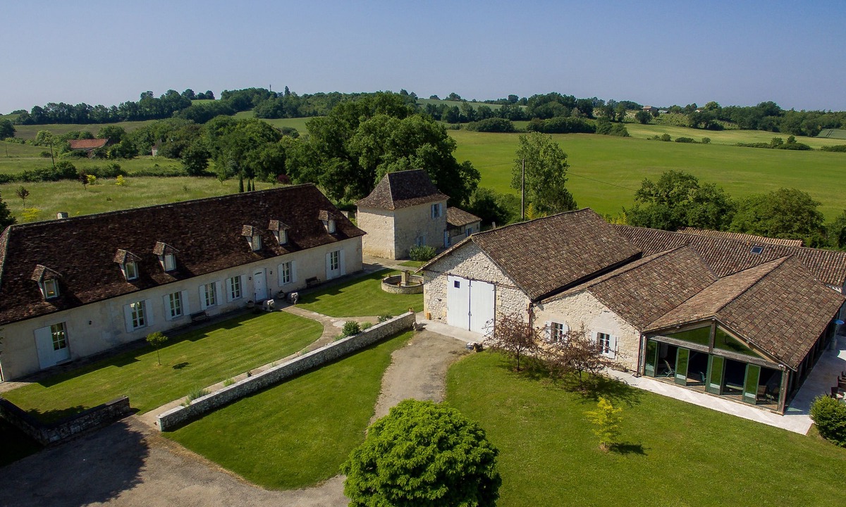 Issigeac House | Luxury Manoir in Issigeac Sleeping 21 with Pool