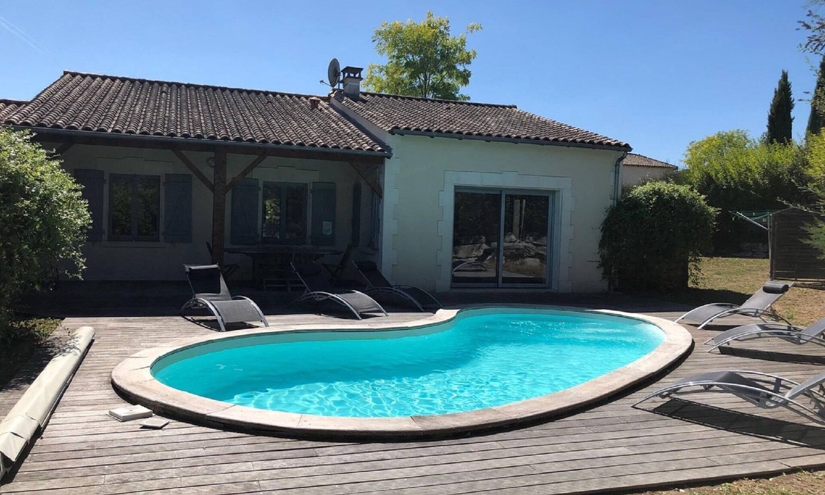 Chalais House | Luxury villa with covered terrace in Chalais