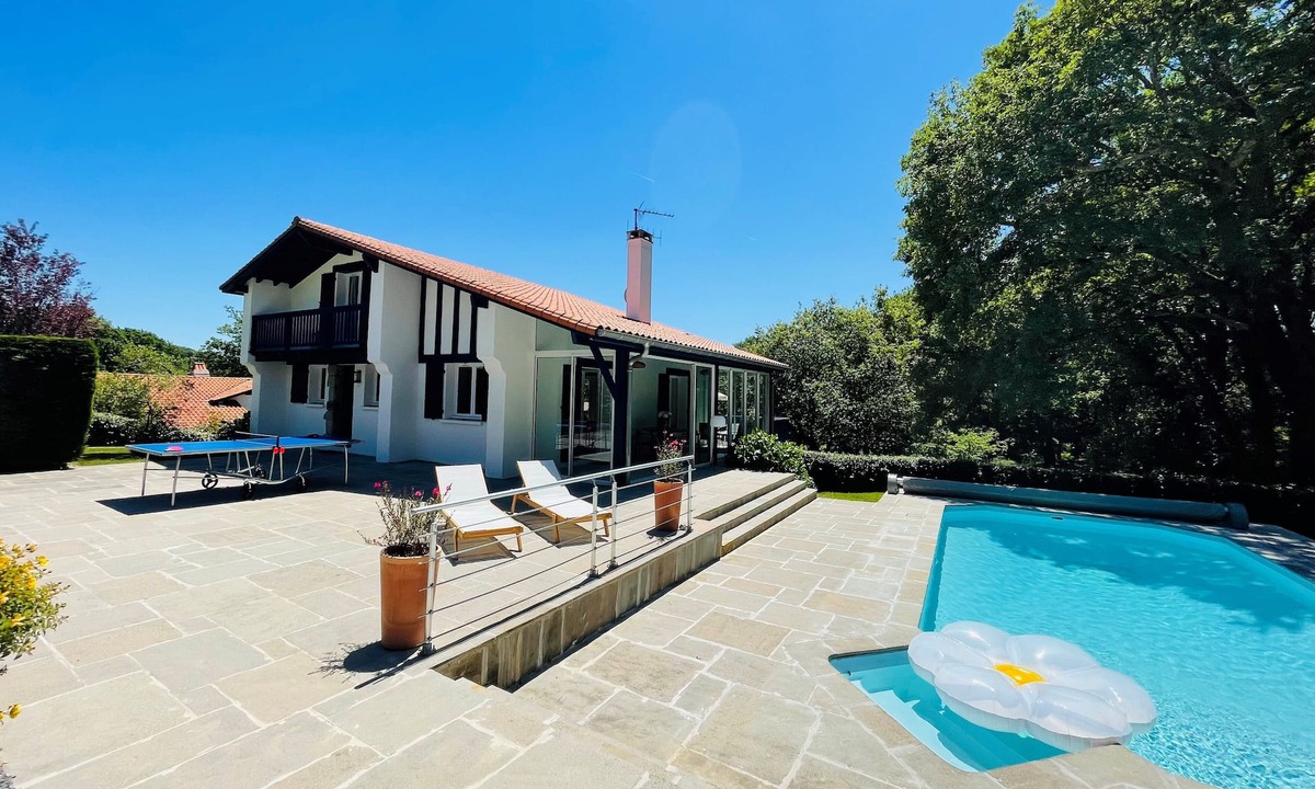 Bassussarry Villa | Magnificent Basque villa near Biarritz