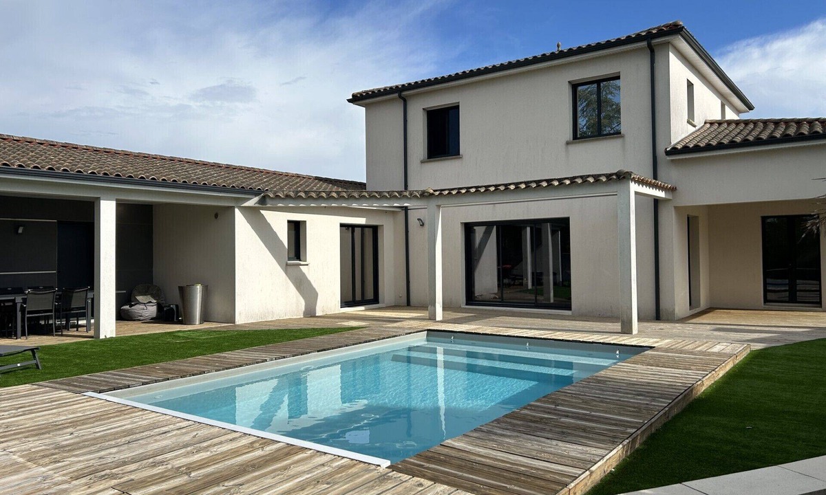 Magne Villa | Magnificent villa, Swimming pool, 4 bedrooms, 2 bathrooms, not overlooked, Marais Poitevin