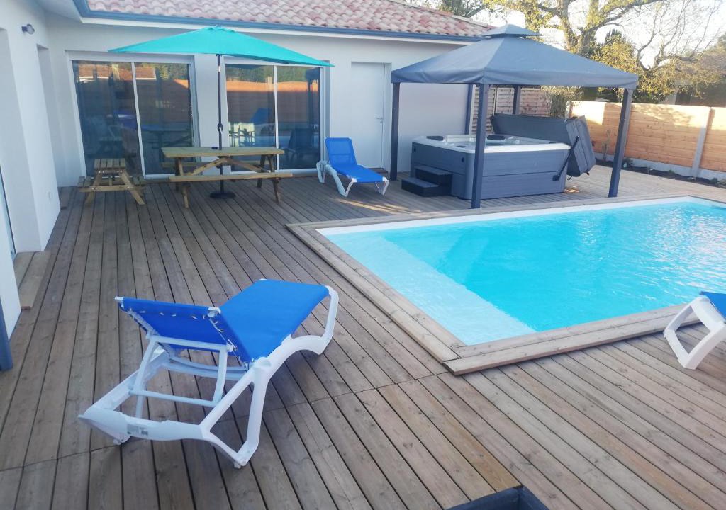 Biganos Villa | Magnifique Villa sur le Bassin d'Arcachon - JACUZZI+PISCINE - 8à10pers
