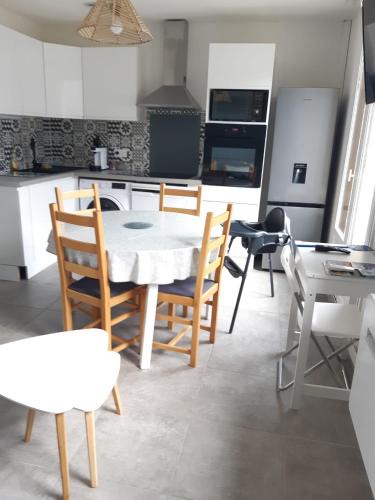 Bielle Apartment | Mailh- Massibé T2 5 pers près du ski linge de maison inclus parking tout confort jardin clos