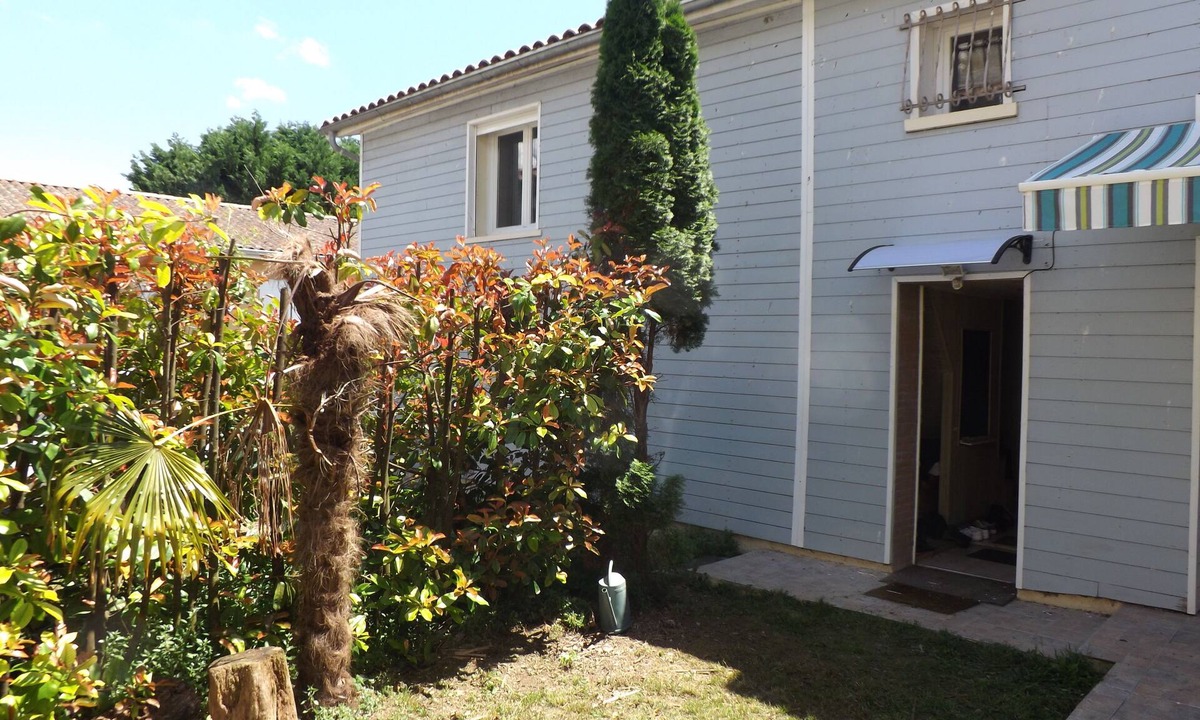 Saint-Andre-de-Cubzac House | Maison a Louer Situé au Bord de la Dordogne