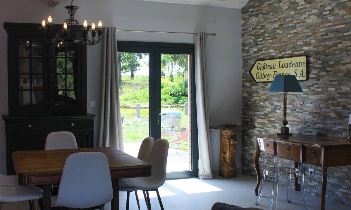 Saint-Yzans-de-Medoc Cottage | Maison au cœur du vignoble - cottage in the Médoc between vineyards and estuary.