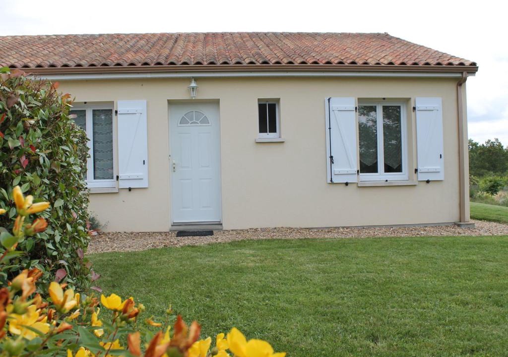 La Roche-Posay House | Maison avec Jardin proche Thermes comprenant Lave-linge et Lave-vaisselle - FR-1-541-47