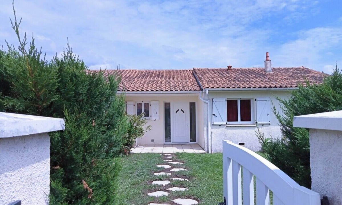 Saint-Androny House | Maison de 90m2 Avec Jardin et Terrasse en Plein Coeur du Vignoble Blayais