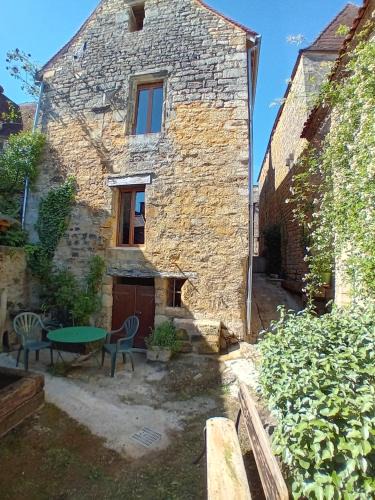 Domme House | Maison de la Ruelle au cœur de la Bastide de Domme avec cour terrasse