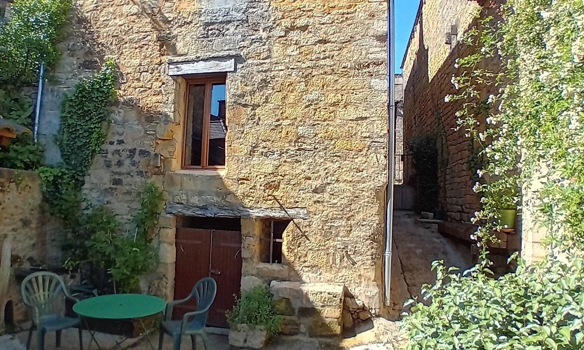 Domme House | Maison de Ville Rénovée Avec Cour, au Cœur de la Bastide de Domme