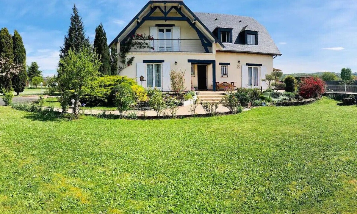 Benejacq Villa | ★Maison des Pics ★ Villa 10-12pers ★ Piscine ★ Vue