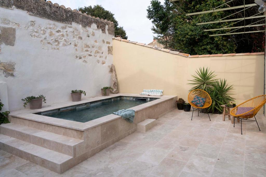 Fontvieille House | maison entière de village Fontvieille avec piscine