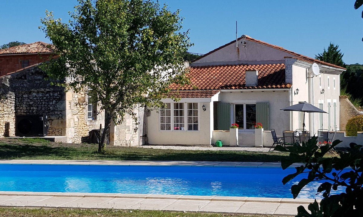 Saint-Georges-des-Agouts House | Maison Rossignol: Private House and Heated Pool in Idyllic Rural Location