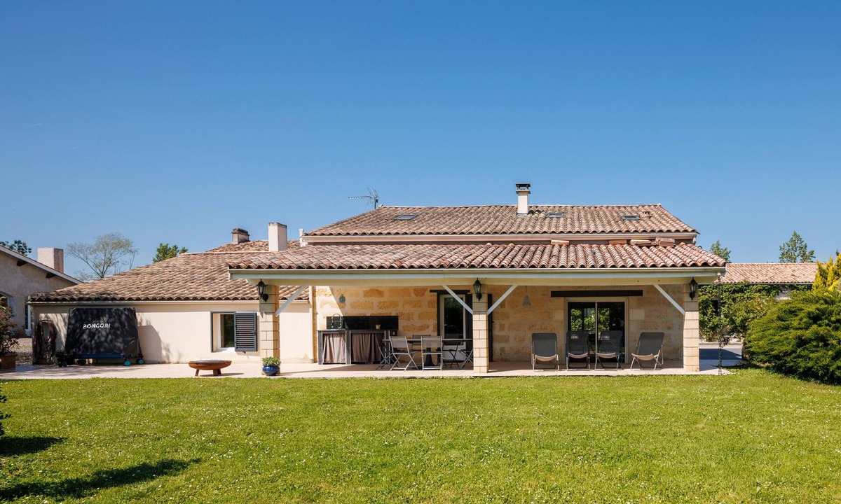 Saint-Andre-de-Cubzac House | Maison La Joye Sud – Comfort, Accessibility, and Relaxation in the Heart of the Bordeaux Vineyards