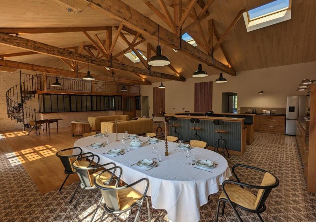Gondeville Apartment | Maison lumineuse avec cuisine équipée, 3 chambres avec SDE & WC privatifs, garage et Wifi - Jarnac - FR-1-653-246