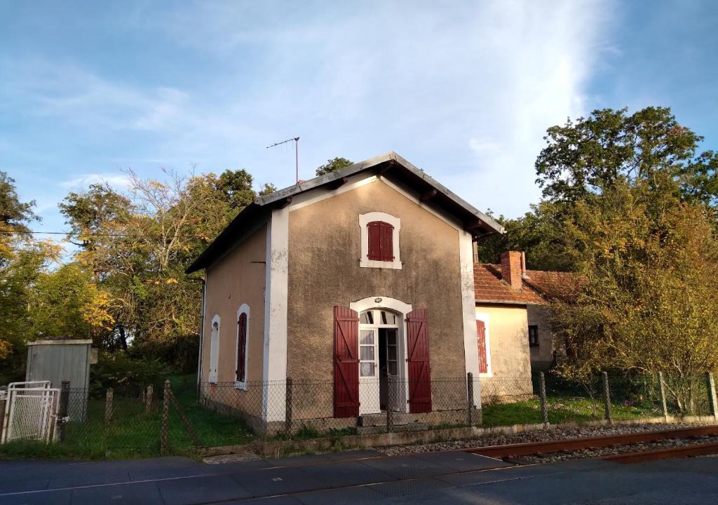 Lathus-Saint-Remy House | Maison spacieuse avec jardin à Lathus-Saint-Rémy, 160 m², barbecue