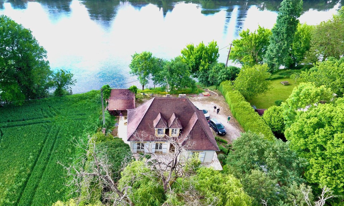 Lalinde Villa | Marvelous riverside oasis 4-bedroom villa area of historic significance Dordogne