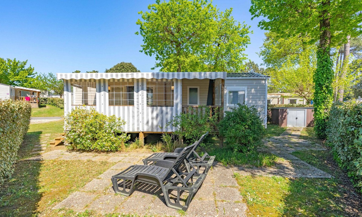 Ronce-les-Bains RV Rental | Mobile Home 'Mh 169 Ronce Les Bains' with Shared Pool, Terrace and Air Conditioning