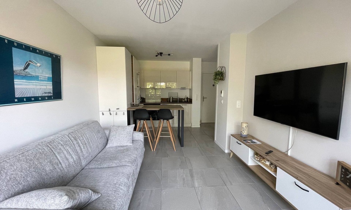 Vieux-Boucau-les-Bains Apartment | Modern Apartment in Vieux-Boucau: Near Beach, Shops, Parking & Terrace