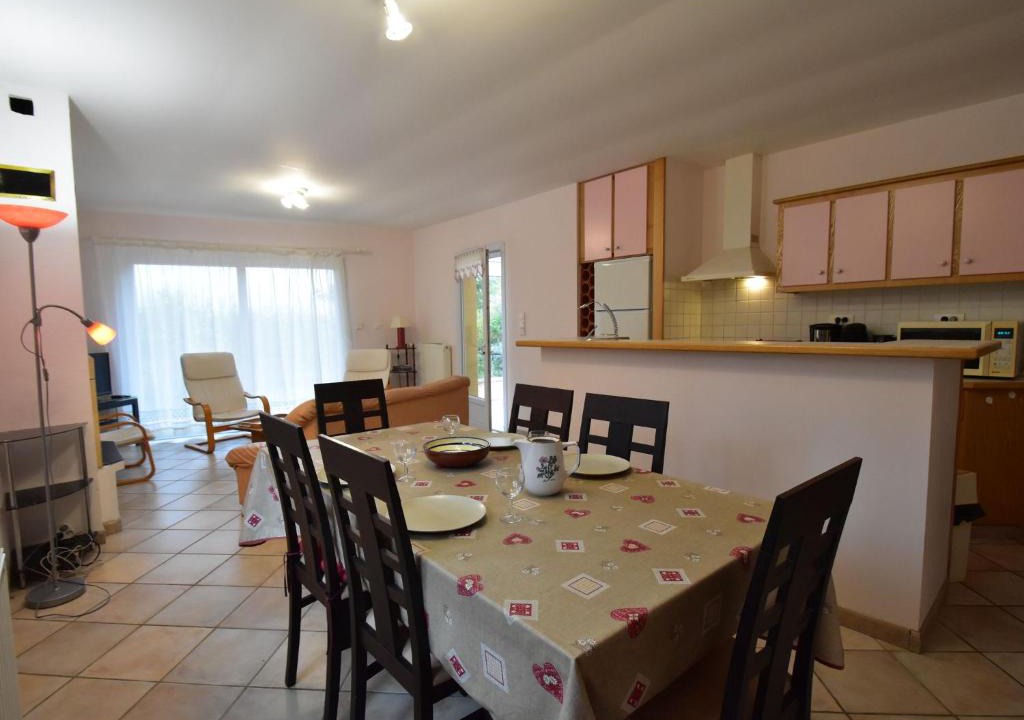 Pays-de-Belves House | Modern Holiday Home in Belv s with swimming pool