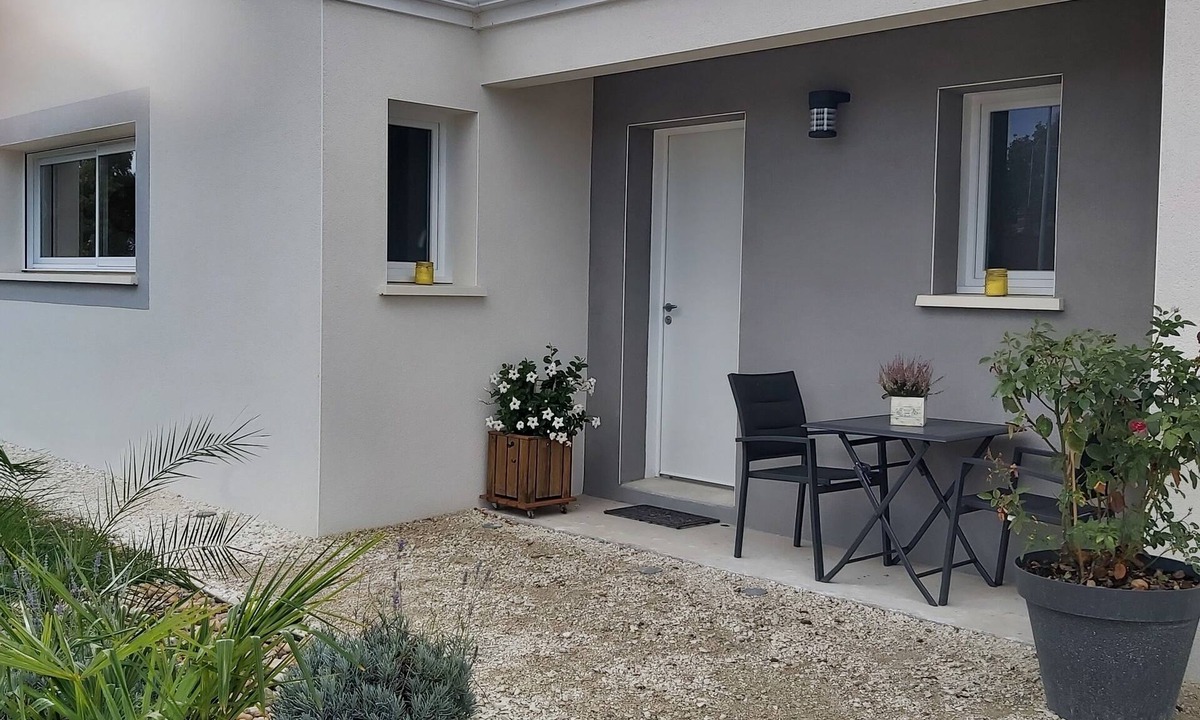 Salignac-sur-Charente House | New 4 * house with spa, heated pool, fenced garden and garage