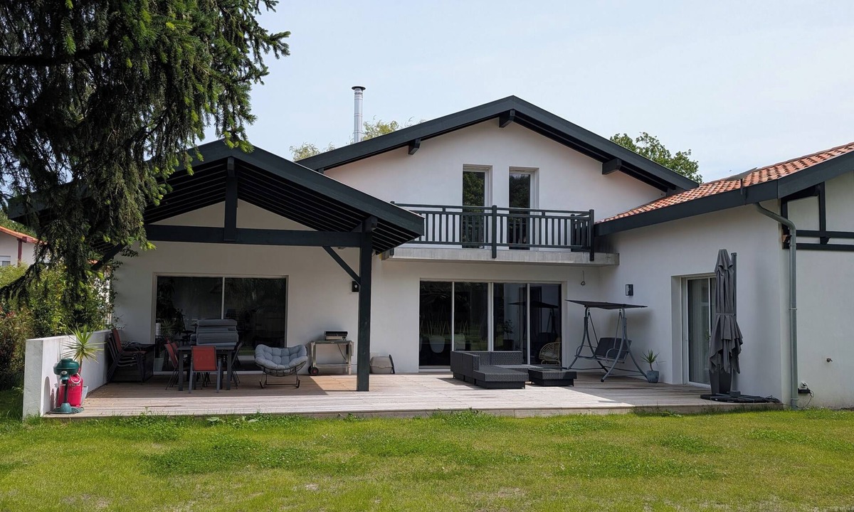 Arcangues House | New house with heated pool