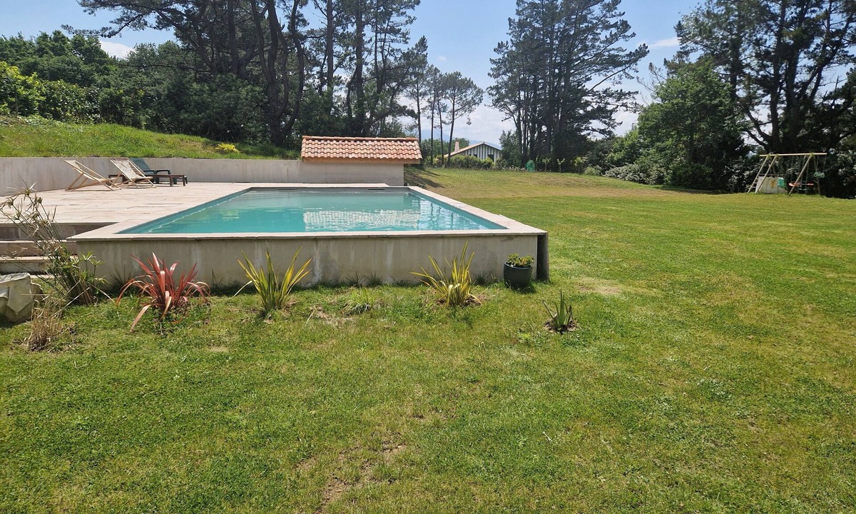 Arcangues House | On an exceptional plot of land, recently built house ideally located