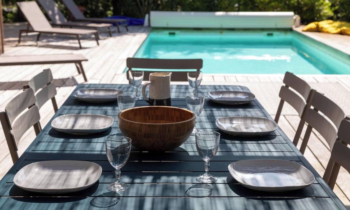 Hourtin Villa | Outstanding wooden villa, fully equipped, pool; near lake, sea and shops.