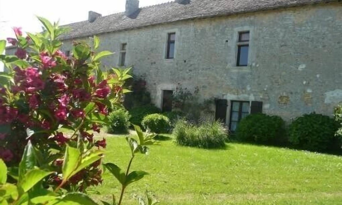 Champagne-le-Sec House | Peaceful manor house XVth century in the countryside.